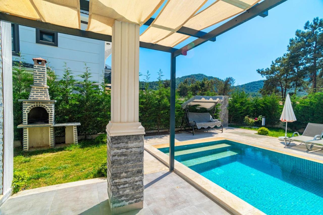 4 Bedroom Holiday Villa In Hisaroenue Oeluedeniz- Gold Rose Фетхие Экстерьер фото