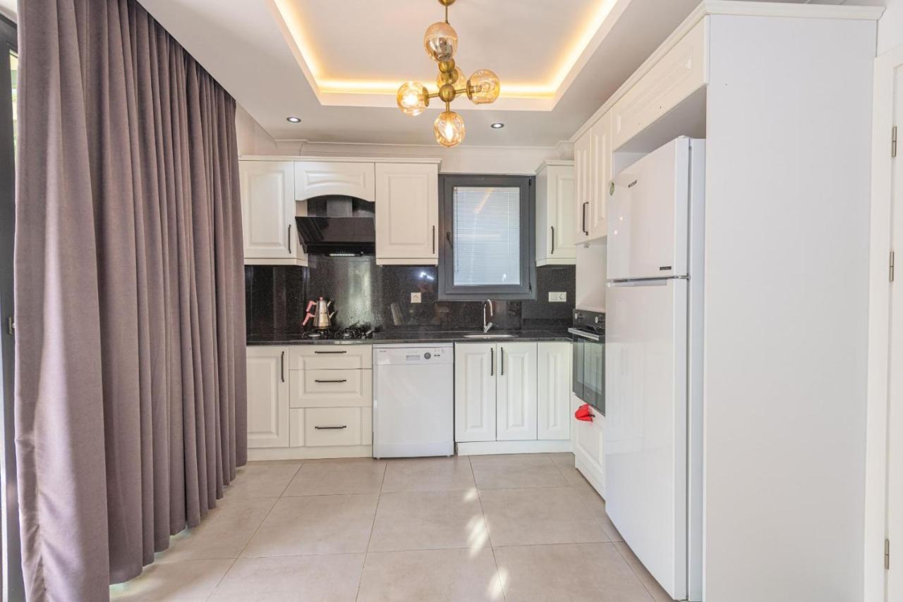 4 Bedroom Holiday Villa In Hisaroenue Oeluedeniz- Gold Rose Фетхие Экстерьер фото