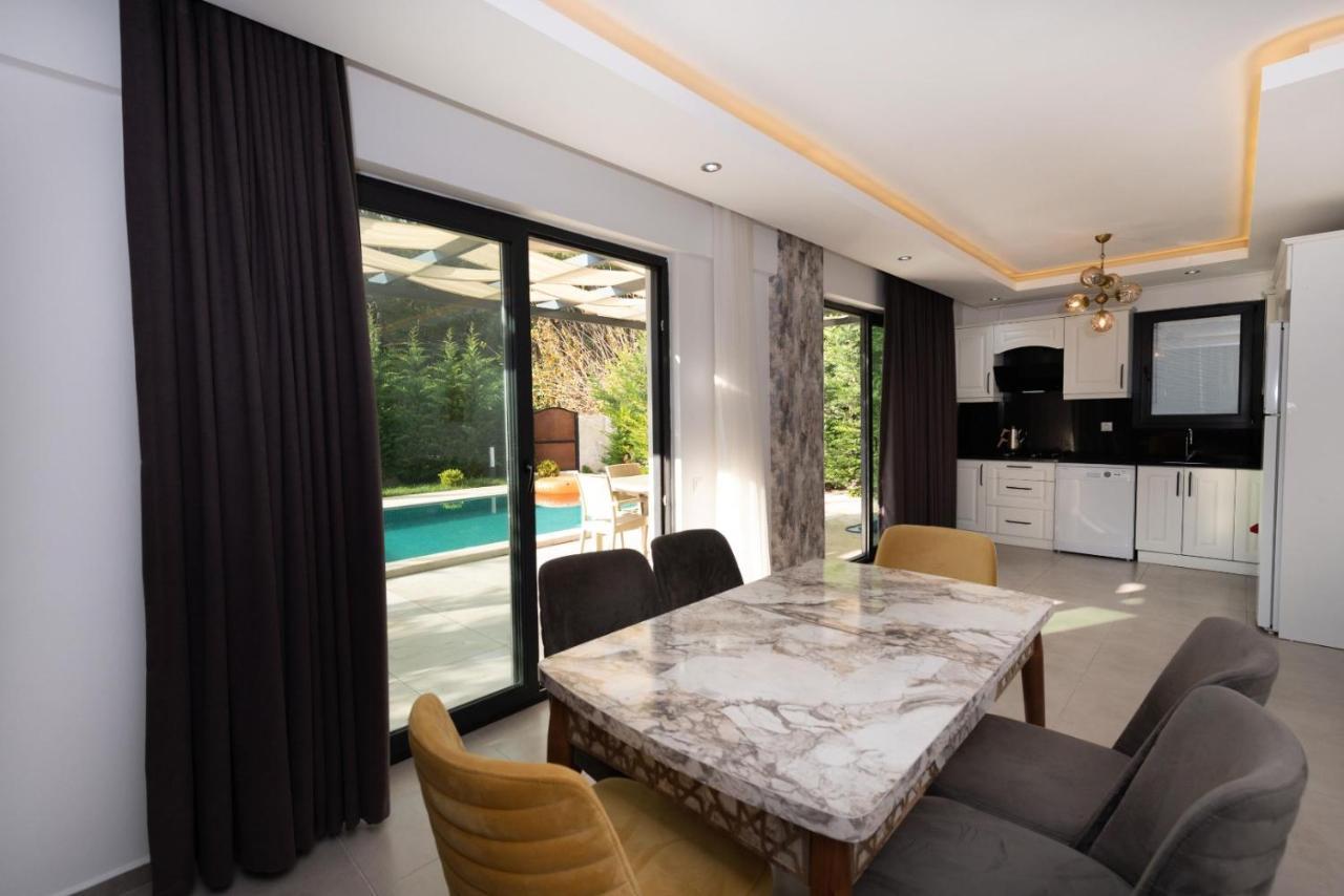 4 Bedroom Holiday Villa In Hisaroenue Oeluedeniz- Gold Rose Фетхие Экстерьер фото