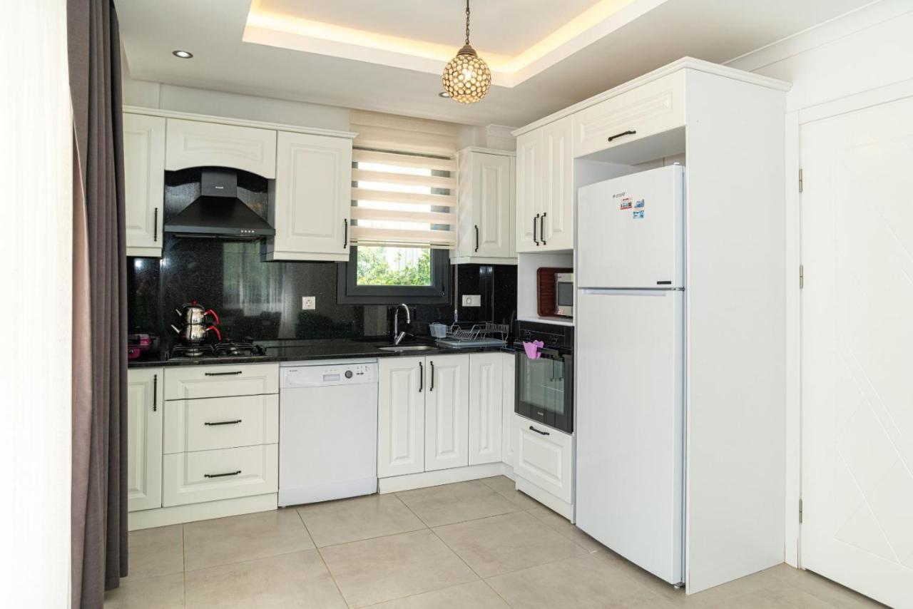 4 Bedroom Holiday Villa In Hisaroenue Oeluedeniz- Gold Rose Фетхие Экстерьер фото